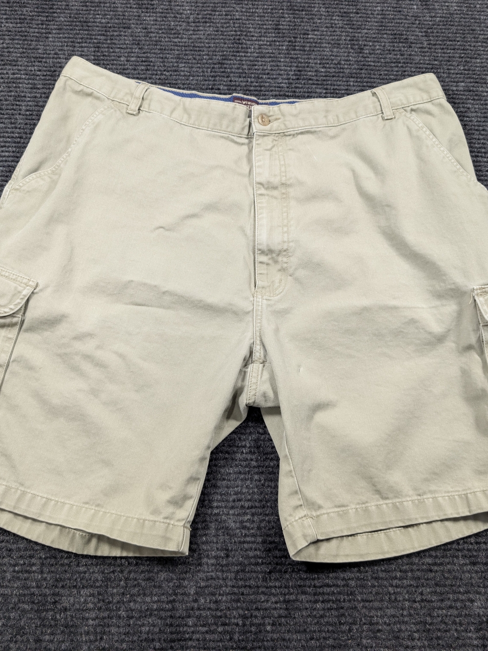 Men's Light Khaki Cargo Shorts - Casual Utility Style